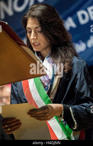 Rome, Italy. 15th Oct, 2016. Virginia Raggi, mayor of Rome, attends a silent march to remember the deportation of the Jews of Rome, 70 years after 16 October 1943, to the concentration camp of Auschwitz in Rome, Italy on October 15, 2016. On 16 October 1943, during the Nazi occupation of Rome, more than 1,000 Roman Jews were caught and deported to the concentration camp of Auschwitz. Only a small number, 16 people, including only one woman, returned to their homes. Credit:  Giuseppe Ciccia/Pacific Press/Alamy Live News Stock Photo
