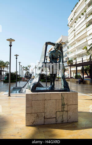 Gala at the window. Dalí bronze sculpture in the Avenida del Mar, Marbella, Costa del Sol, Málaga province, Andalusia, Spain Stock Photo