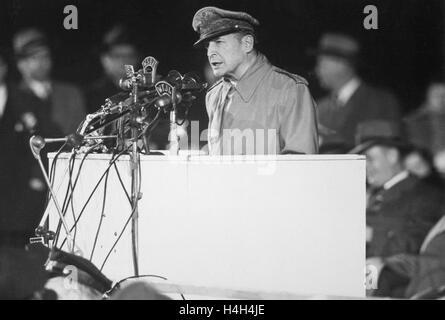 U.S. Gen. Douglas MacArthur addresses 50,000 people gathered at Soldier's Field during his first visit to the United States in 14-years April 1, 1951 in Chicago, Illinois. Stock Photo