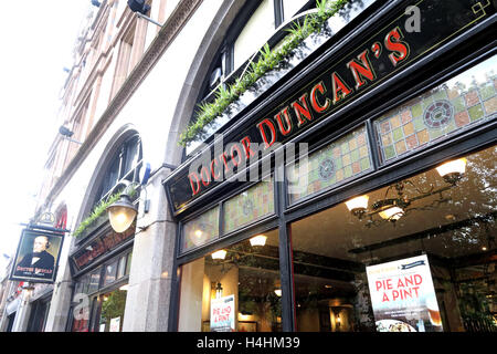 Pie & a pint at Doctor Duncans Pub,St Johns Ln,Liverpool,England,UK, L1 1HF Stock Photo