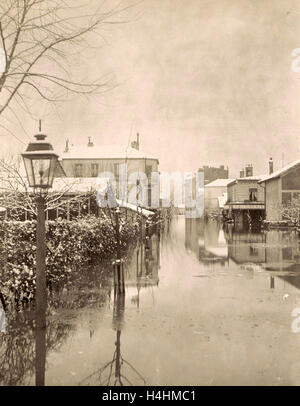 album flooding Paris suburbs in 1910, France, Dating jan-1910 Stock Photo