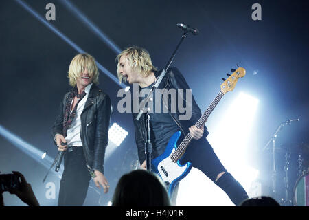 ross-lynch-l-and-riker-lynch-