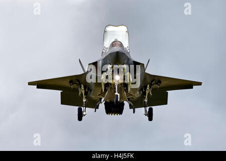 Royal Air Force Lockheed Martin F-35B Lightning ll, Joint Strike Fighter, VMFAT/501, ZM137 at RAF Fairford, Gloucestershire, UK. Stock Photo