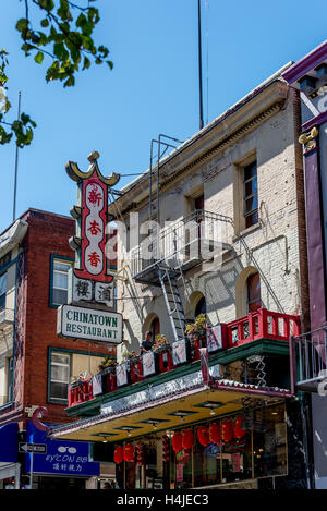 San Francisco's Chinatown Restaurant w/ sign and balcony above Washington Street, a favorite Chinese restaurant since est. 1919 Stock Photo