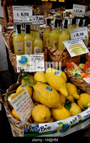 Sfusato or Amalfi lemons, limoncello, in a shop in Amalfi, Amalfi Coast, Campania, Italy Stock Photo
