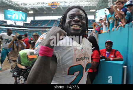 Miami Gardens, FL, USA. 16th Oct, 2016. Miami Dolphins running back Jay Ajayi (23) celebrates a Dolphins win over the Pittsburgh Steelers. Ajayi rushed for 204 yards and scored 2 touchdowns in the 30-15 victory. Miami Dolphins vs. Pittsburgh Steelers. Hard Rock Stadium, Miami Gardens, FL. 10/16/16. Staff Photographer Jim Rassol Credit:  Sun-Sentinel/ZUMA Wire/Alamy Live News Stock Photo