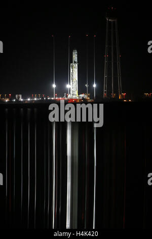 Wallops Islands, VA, USA. 16th Oct, 2016. The Orbital ATK Antares rocket at the NASA Wallops Island flight facility in Wallops Island, Va., Sunday, Oct. 16, 2016. The rocket is carrying 5,100 pounds of supplies to the International Space Station. The launch is scheduled to take place Monday evening. © Oliver Contreras/ZUMA Wire/Alamy Live News Stock Photo