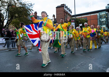 Manchester, UK. 17th Oct, 2016. Manchester Team GB Heroes Return. Gamesmakers waving flags. Credit:  Action Plus Sports/Alamy Live News Stock Photo
