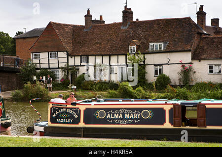 England, Berkshire, Hungerford, Canal Walk, narrowboat Alma Mary moored on Kennet and Avon Canal opposite canalside houses Stock Photo