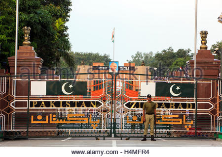 Pakistan - Punjab - Wagah - border gates between Pakistan and India ...