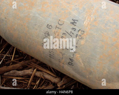 9th July 2003 Detail of the markings on a Russian-made 115mm U-5TS T62 tank shell, about thirty miles north of Baghdad, Iraq. Stock Photo