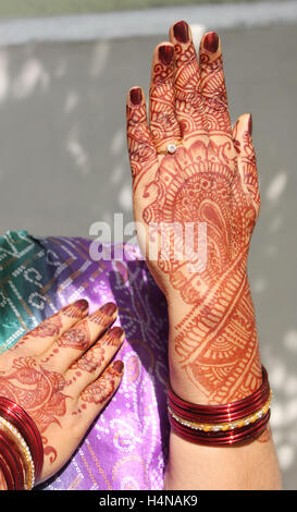 Beautiful Henna design painted on two set of hands Stock Photo - Alamy