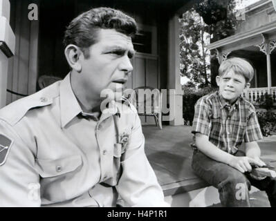 THE ANDY GRIFFITH SHOW Danny Thomas Enterprises TV series 1960-1968 with Andy Griffith at left and Ron Howard in the 1966 season episode 'Opie's Girlfriend' Stock Photo