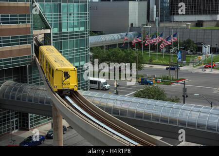 PEOPLE MOVER ELEVATED MONORAIL DOWNTOWN DETROIT MICHIGAN USA Stock Photo