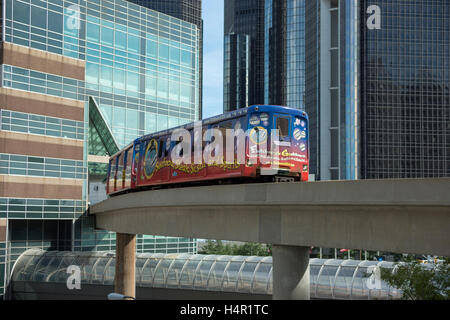 PEOPLE MOVER ELEVATED MONORAIL DOWNTOWN DETROIT MICHIGAN USA Stock Photo