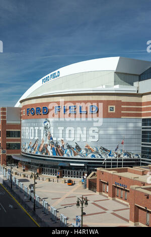 FORD FIELD STADIUM (©KAPLAN MCLAUGHLIN DIAZ ARCHITECTS 2002) DOWNTOWN DETROIT MICHIGAN USA Stock Photo