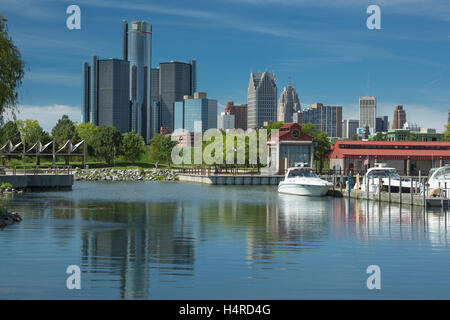 DOWNTOWN DETROIT SKYLINE FROM WILLIAM MILLIKEN STATE PARK DETROIT RIVER MICHIGAN USA Stock Photo