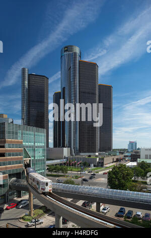 PEOPLE MOVER ELEVATED MONORAIL GM RENAISSANCE CENTER TOWERS (©JOHN PORTMAN 1977) DETROIT MICHIGAN USA Stock Photo