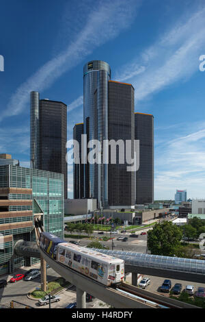 PEOPLE MOVER ELEVATED MONORAIL GM RENAISSANCE CENTER TOWERS (©JOHN PORTMAN 1977) DETROIT MICHIGAN USA Stock Photo