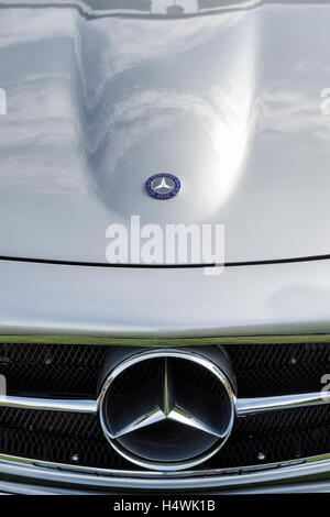 1961 Mercedes Benz 190SL Sports Tourer front bonnet and grille Stock Photo
