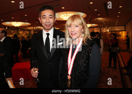 Tokyo, Japan. 18th October, 2016. (L to R) Japanese actor Noritake Kinashi poses for the cameras with the 28th Praemium Imperiale painting section winner Cindy Sherman after the award ceremony for the 28th Praemium Imperiale Awards on October 18, 2016, Tokyo, Japan. American film director Martin Scorsese won the annual Praemium Imperiale award in the Theatre/Film category. Credit:  Aflo Co. Ltd./Alamy Live News Stock Photo