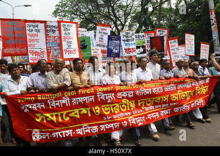 Leaders of Natural Committee to Protect Oil, Gas, Mineral Resources, Power and Ports during the march to Indian High Commission on October 18, 2016. The protesters of Rampal power plant were marching to hand a letter to Indian Prime Minister Narendra Modi urging him to step back from the project.
