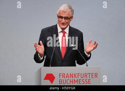 Geert Bourgeois, Minister-President of the Flemish Government, gives a talk at the Frankfurt Book Fair in Frankfurt am Main, Germany, 18 October 2016. Some 7000 publishing houses will participate in the fair, the largest of its kind in the world, between the 19.10.16 and the 23.10.16. Flanders and the Netherlands are special guests at this year's fair. Photo: Arne Dedert/dpa Stock Photo