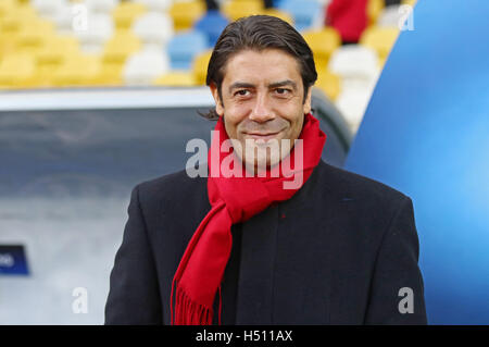 Kiev, Ukraine. 18th October, 2016. Rui Costa, former legendary Portuguese footballer, Director of football at SL Benfica club looks on during training session at NSC Olimpiyskyi stadium before UEFA Champions League game against FC Dynamo Kyiv at NSC Olimpiyskyi stadium in Kyiv, Ukraine. Credit:  Oleksandr Prykhodko/Alamy Live News Stock Photo