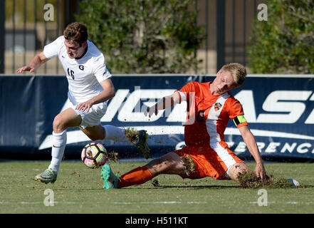 Williamsburg, VA, USA. 18th Oct, 2016. 20161018 - Princeton defender PATRICK BARBA (8) challenges an advance by Georgetown forward DAVEY MASON (16) in the first half at Shaw Field in Washington. © Chuck Myers/ZUMA Wire/Alamy Live News Stock Photo