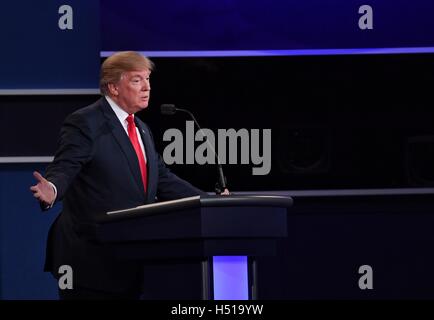 Las Vegas. 19th Oct, 2016. Republican presidential candidate Donald Trump participates in the third and final presidential debate at the University of Nevada Las Vegas (UNLV) in Las Vegas, Nevada, the United States, Oct.19, 2016. Credit:  Yin Bogu/Xinhua/Alamy Live News Stock Photo
