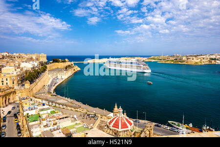 Cruise liner leaving Valletta - Malta Stock Photo