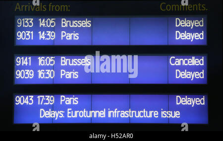 A screen showing delayed and cancelled trains at London St Pancras train station after passengers suffered major disruption after rail services through the Channel Tunnel were suspended because of a power failure. Stock Photo
