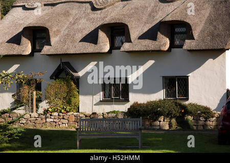 UK, England, Cheshire, Beeston Brook, thatched cottage beside Shropshire Union Canal Stock Photo