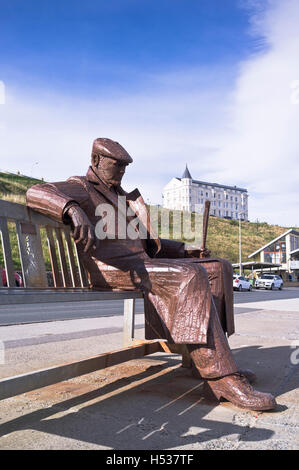 dh North Bay SCARBOROUGH NORTH YORKSHIRE Giant sculpture Freddie Gilroy at North Bay Belsen Stragglers statue Stock Photo