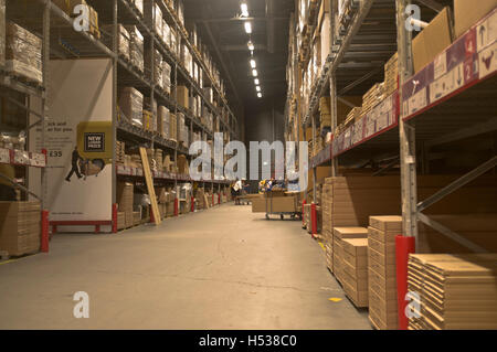 dh Ikea SUPERSTORE UK Inside store Ikea flat pack racks flatpack warehouse interior england Stock Photo