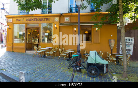 Paris, France-July 09, 2016: The traditionnal French cafe Montmartre located in picturesque Montmartre district of Paris. Stock Photo