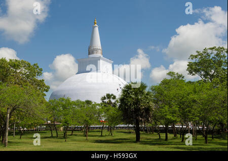 Ruwanwelisaya Stupa, Anuradhapura, Sri Lanka Stock Photo