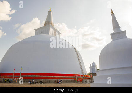 Ruwanwelisaya Stupa, Anuradhapura, Sri Lanka Stock Photo