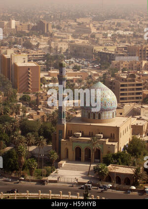 6th November 2003 The view east from the roof of the Sheraton Hotel in Baghdad: the 17 Ramadan mosque and the city beyond. Stock Photo