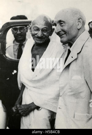 Frederick Pethick Lawrence with Mahatma Gandhi, c.1930s. Stock Photo