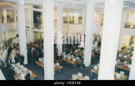 Official opening LSE’s redeveloped Library, 27 November 2001 Stock Photo