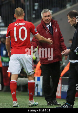 Munich, Germany. 19th Oct, 2016. Bayern Munich's coach Carlo Ancelotti (C) greets his player Arjen Robben during the UEFA Champions League Group D football match between FC Bayern Munich and PSV Eindhoven in Munich, Germany, Oct. 19, 2016. © Philippe Ruiz/Xinhua/Alamy Live News Stock Photo