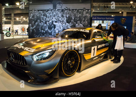 Padova, Italy. 20th Oct, 2016. An antique car is on display at the Antique International Car and Bike Fair on October 20, 2016 in Padova, Italy . Credit:  Alessandro Mazzola/Awakening/Alamy Live News Stock Photo