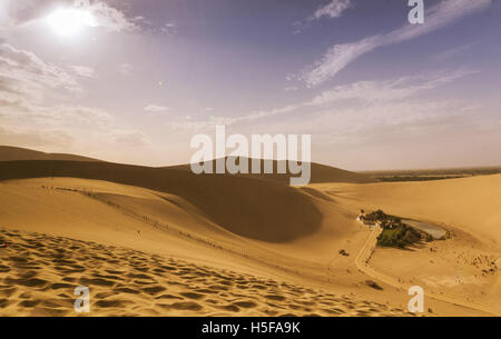 Dunhuang, Dunhuang, China. 25th Sep, 2016. Dunhuang, CHINA-September 25 2016: (EDITORIAL USE ONLY. CHINA OUT) .Stunning scenery of Echoing-Sand Mountain and Crescent Lake in Dunhuang, northwest China's Gansu Province, September 25, 2016. © SIPA Asia/ZUMA Wire/Alamy Live News Stock Photo