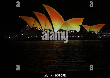 Sydney, Australia. 21 October 2016. At about 8pm the Sydney Opera House was lit up for the Indian Hindu festival of Deepavali ‘festival of lights’. Credit:  Richard Milnes/Alamy Live News Stock Photo