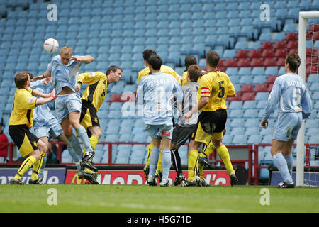 Grays Athletic 1 Hucknall Town 1 - Carlsberg FA Trophy Final at Villa Park, Birmingham - 22/05/05 - Grays clinch the FA Trophy in a thrilling penalty shoot-out competition at Aston Villa Football Club Stock Photo