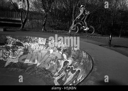 Cyclist at Exhibition Park skate bowl, Newcastle upon Tyne, England Stock Photo