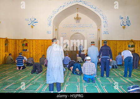 The muslim worshipers in Hazrati Imam Mosque during the Asr prayer Stock Photo