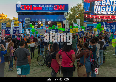 Las Vegas, United States. 19th Oct, 2016. Hundreds of Democrats, Republicans, Greens and Libertarians gathered on the Campus of the University of Las Vegas (UNLV), where the final Presidential debate took place, to voice their preference for POTUS © Michael Nigro/Pacific Press/Alamy Live News Stock Photo