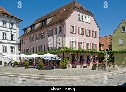 'Goldene Krone' inn and Marienbrunnen fountain, Iphofen, Lower Franconia, Bavaria Stock Photo